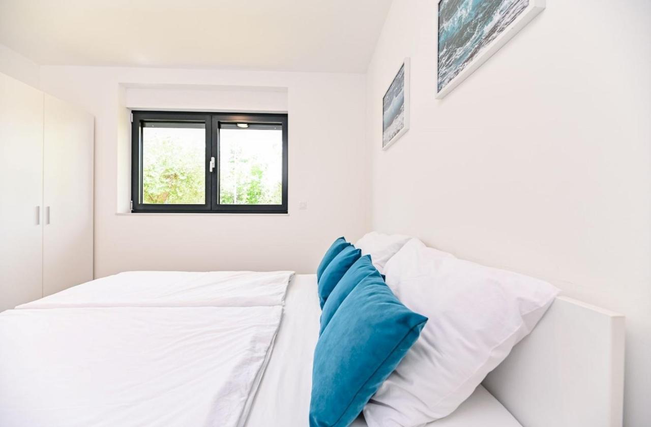 Apartment Flori With Sea View Malinska Ngoại thất bức ảnh