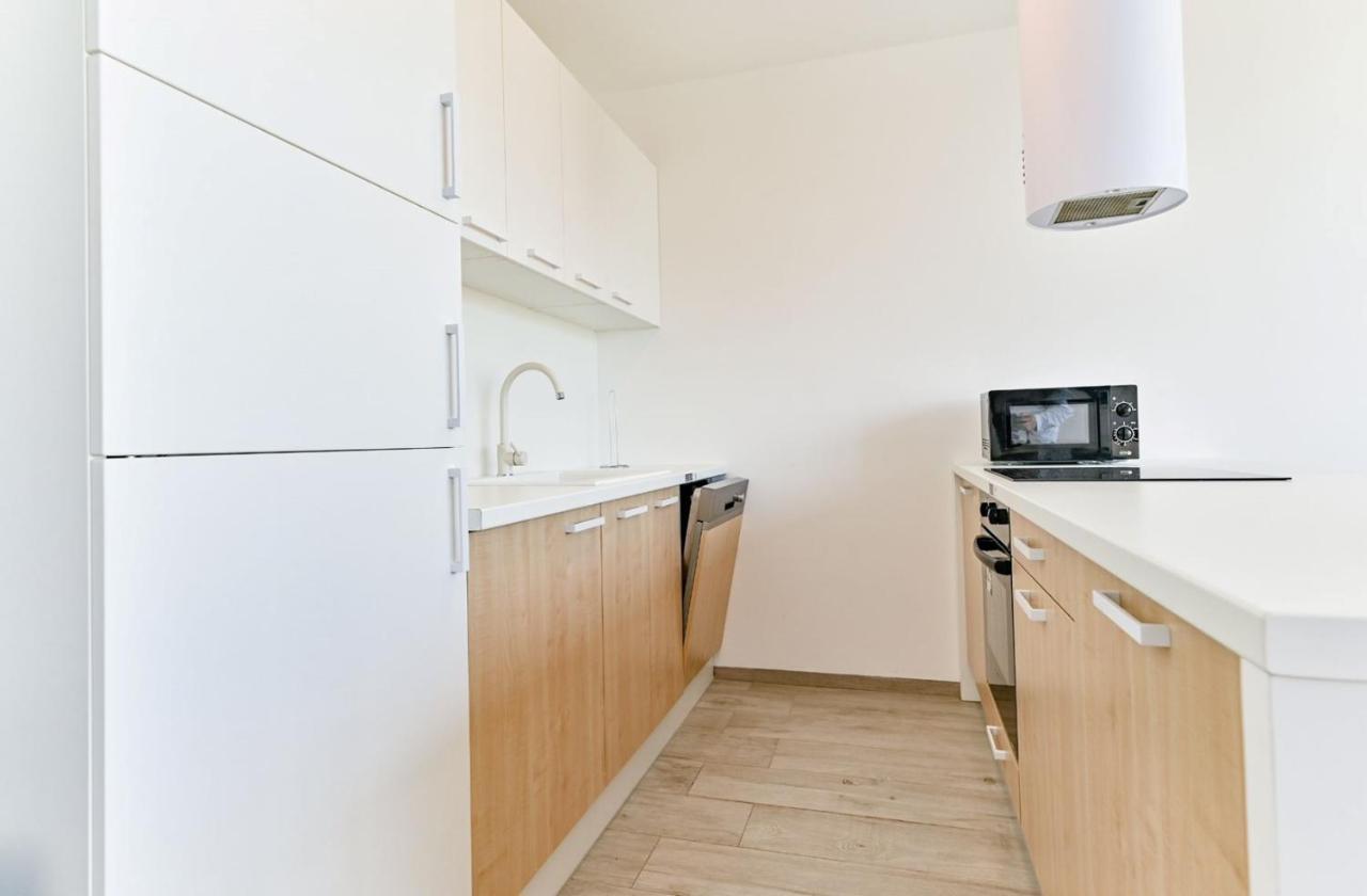 Apartment Flori With Sea View Malinska Ngoại thất bức ảnh