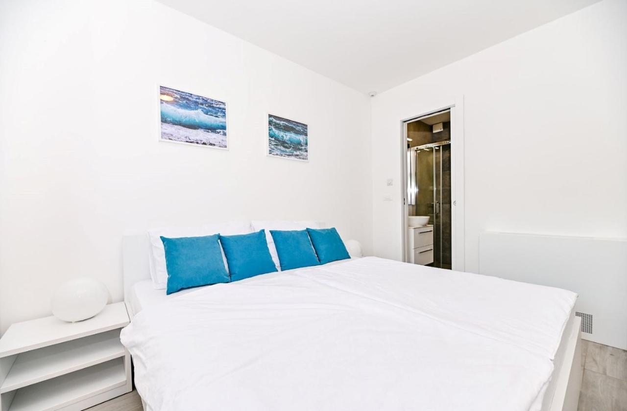 Apartment Flori With Sea View Malinska Ngoại thất bức ảnh